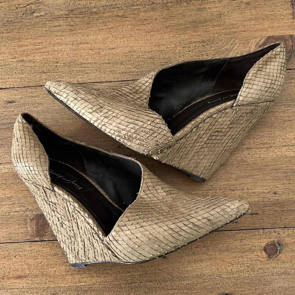 Elizabeth and James wedge 8